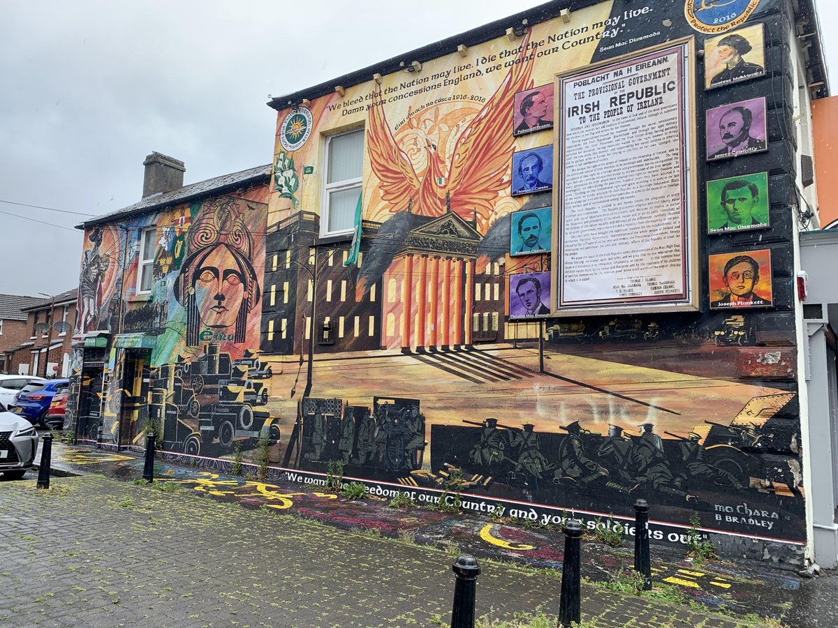 BCIrishStudies's tweet image. Another #GradStudentSpotlight

Katherine Reardon, a 2nd year English MA, took a trip to Belfast where she chatted with the locals about the legacy of The Troubles. 

Katherine studies lit from The Troubles, so her trip really gave her insight into her favorite NI authors!
