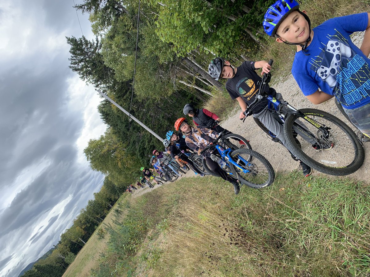 cjbrake_pe's tweet photo. Eagles flew the coup today…all 36 of them! They are posing here, some of them for their first ride being old enough to join, and some ‘ol faithfuls. Was that a chant we heard back at the brook crossing?! #sprockids @pasadenaelem @BicycleNL @ShellLeDrew @KDollemont https://t.co/wRDrwhL43H