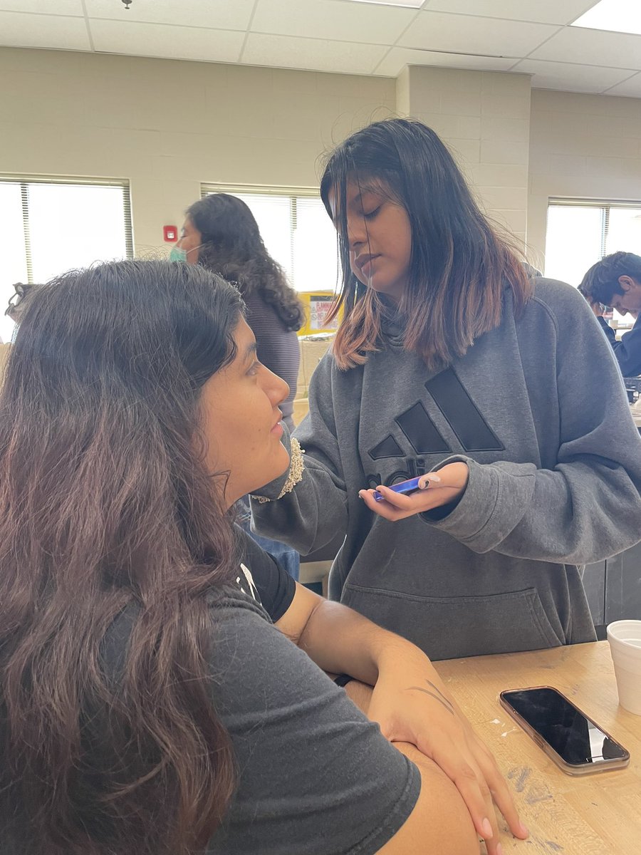 ohsmudnmetals's tweet photo. #artclub practicing their face painting skills for our #HispanicHeritageMonth event tomorrow night! @rlosbornehs #cobbartrocks #artedsga #arteducation #artteacher https://t.co/BNXB08WvCn