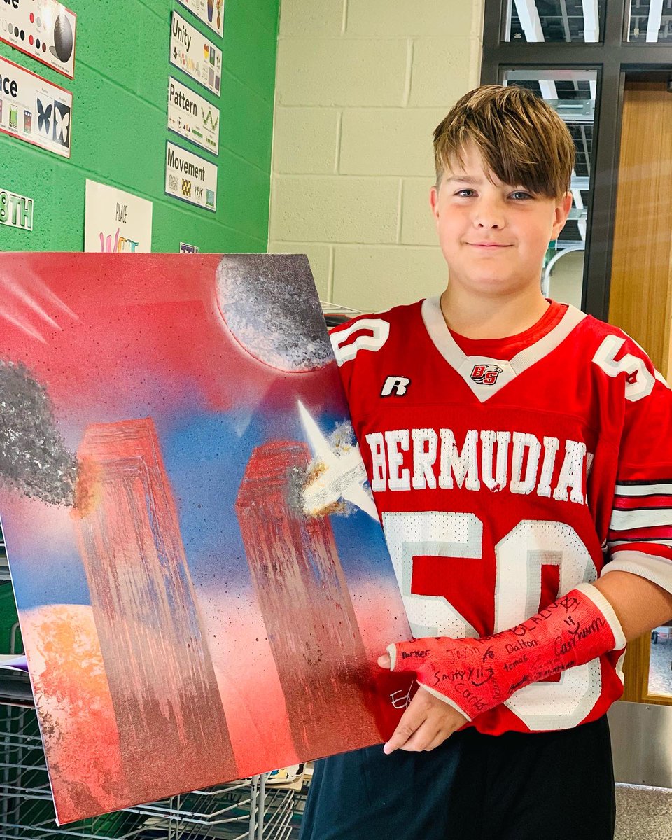 BSHSartstudio's tweet photo. Spray paint. Evan. 7th grade. 9/11 memorial. #choicebasedart #spraypaintart #artist #middleschoolart #teachingforartisticbehavior https://t.co/5TxhOG2HaQ