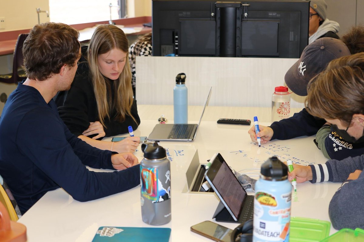 UNRCoEHD's tweet photo. NevadaTeach Project-Based Instruction learners are "plugged into" the College's new Teaching Lab! The Teaching Lab serves as a hub to accomplish teaching, research and service goals. #UNRCoEHD #WolfPack #NevadaTeach #PackPride #TeachingTechnology #TeachingLab #STEMEducation https://t.co/Q611gLfuNY