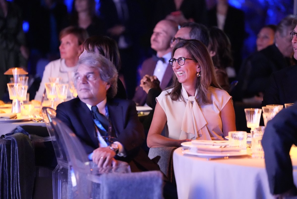 UniLUISS's tweet photo. Si è appena conclusa, presso il Campus #Luiss di Viale Romania, la VII edizione dell'#AlumnusLuiss2022. La protagonista della serata è stata @panuccimar, Capo di Gabinetto della @FunzPub che grazie a grande impegno e forte motivazione si è distinta per i traguardi raggiunti. https://t.co/wSVfvZ5CaJ