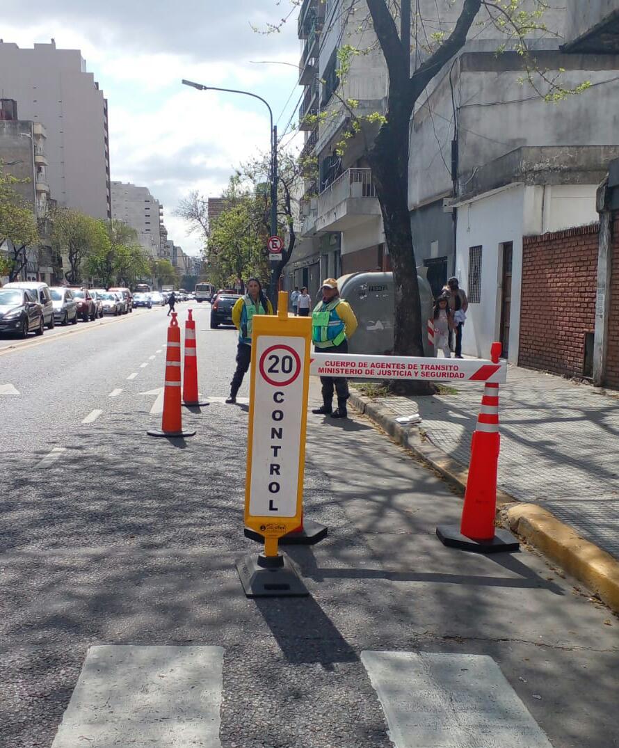 MHPineiro's tweet photo. Sostenida baja del delito de robo con moto "Motochorros" en la Ciudad.
Esto se logra con una planificación profesional y eficiente con el #Mapadeldelito, investigaciones precisas y la actitud y entrega constante de la @Policia_ciudad. @MarceDaless @AnibalFalivene @SeguridadBA https://t.co/mnaFWoErD0