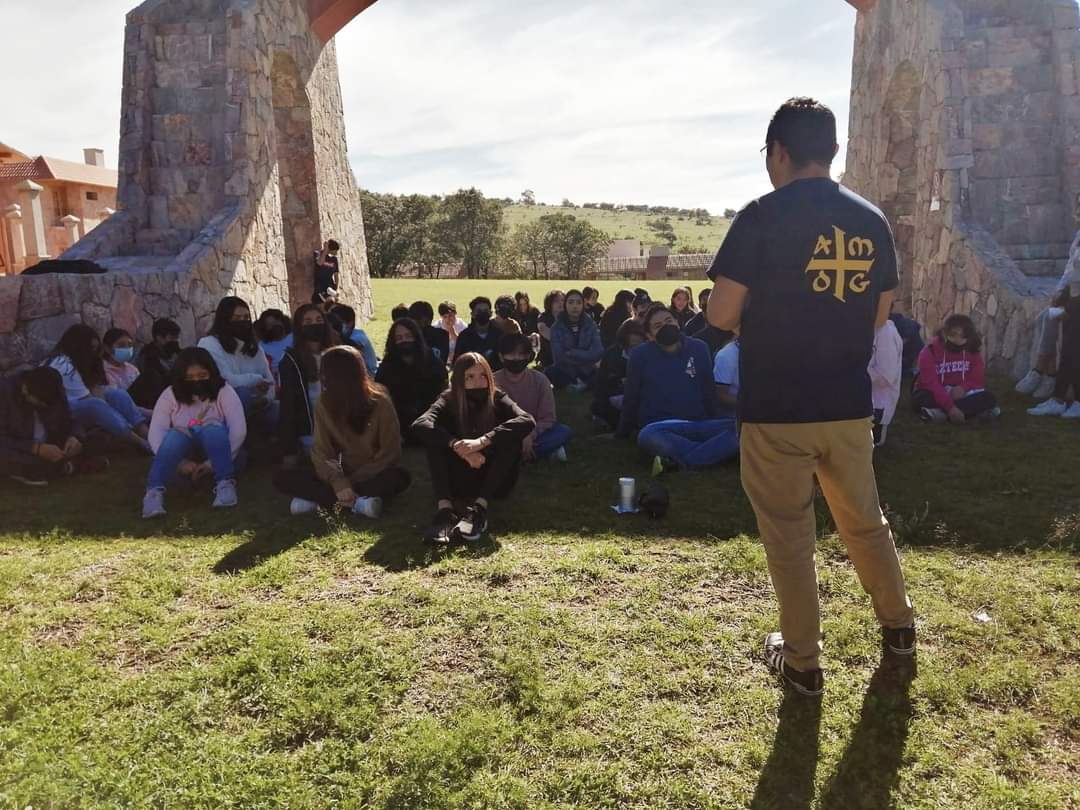ioriente's tweet image. Retiro espiritual de 3°grupos A y B de #secundaria en Casa de Oración Carlo María Martini S.J.

Con la guia del P. Alejandro S.J., nuestros estudiantes realizan actividades de espiritualidad e integración. 

#AMGD

#InstitutoOriente