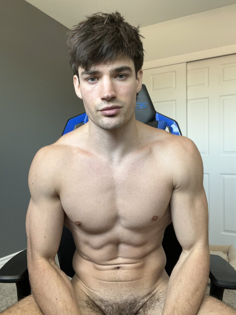bigdaddycushma1's tweet photo. gym &amp; cardio done, time to watch anime https://t.co/zqmkV7xDaU