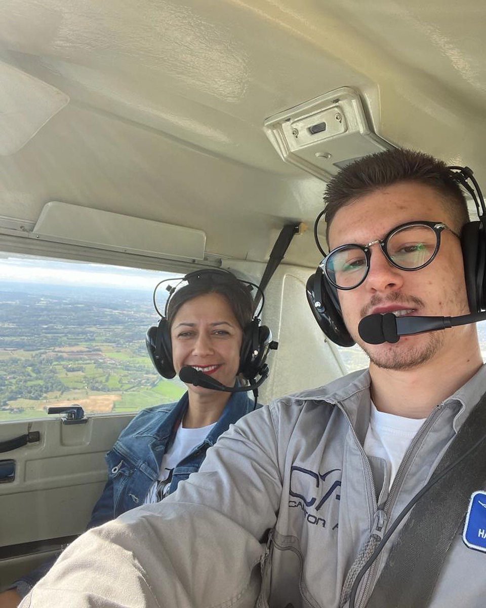 Nadashehaj's tweet photo. Flying….His first pilot license 🧑‍✈️@alsionhaxhiaj #lagodigardaofficial #sirmionedelgarda #airplanelovers #flyinghighinthesky #italy🇮🇹 #cantor #airline✈️✈️ https://t.co/2QYpmjMUTj