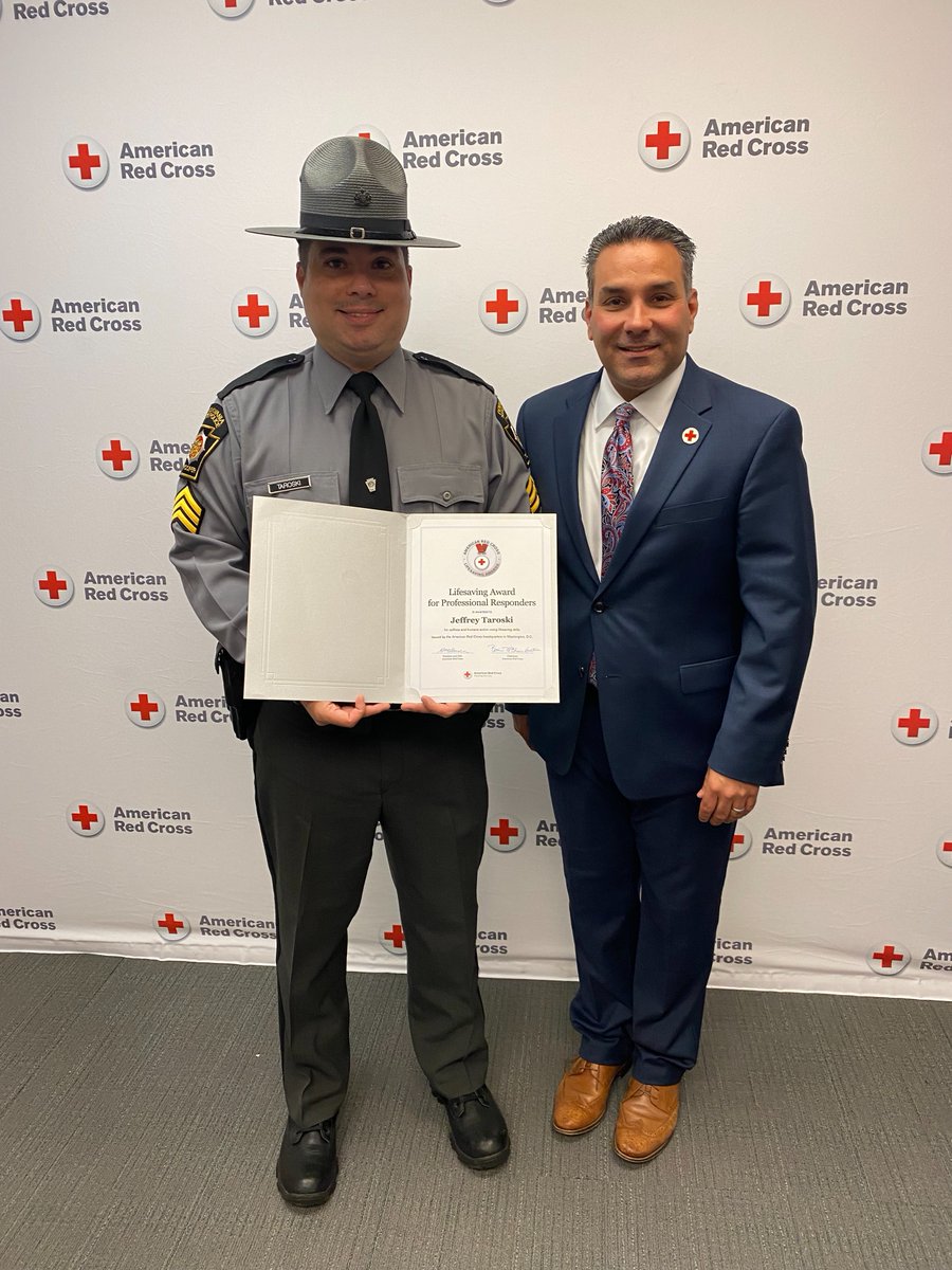 RedCrossPhilly's tweet photo. Yesterday, CEO @gjtriano presented @PAStatePolice Sgt. Jeffrey Taroski with a #RedCross Lifesaving Award for Professional Responders in recognition of his heroic efforts last year to help someone with severe bleeding trauma. Read about it on our blog: https://t.co/J8MAxNogM9 https://t.co/YkuD5GavBX