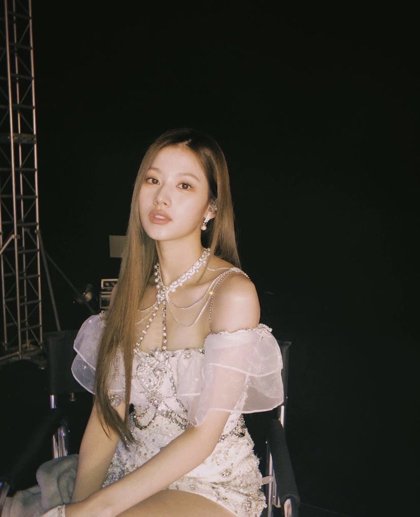 TwiceItalia's tweet photo. ONCE non fermiamoci!! 
Sbloccate i prossimi obiettivi 

🎯 RT + Reply with: 
100 Rt 
200 reply 

BENVENUTA IN ITALIA SANA
#SanaWelcomeToItaly
#SanaWelcomeToEurope
#PRADAxSANA
@JYPETWICE https://t.co/P4MumuIfNf