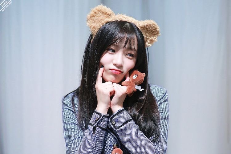 aprilhive's tweet photo. #APRIL #에이프릴 🍍 #JINSOL https://t.co/I7K7ZkO11u