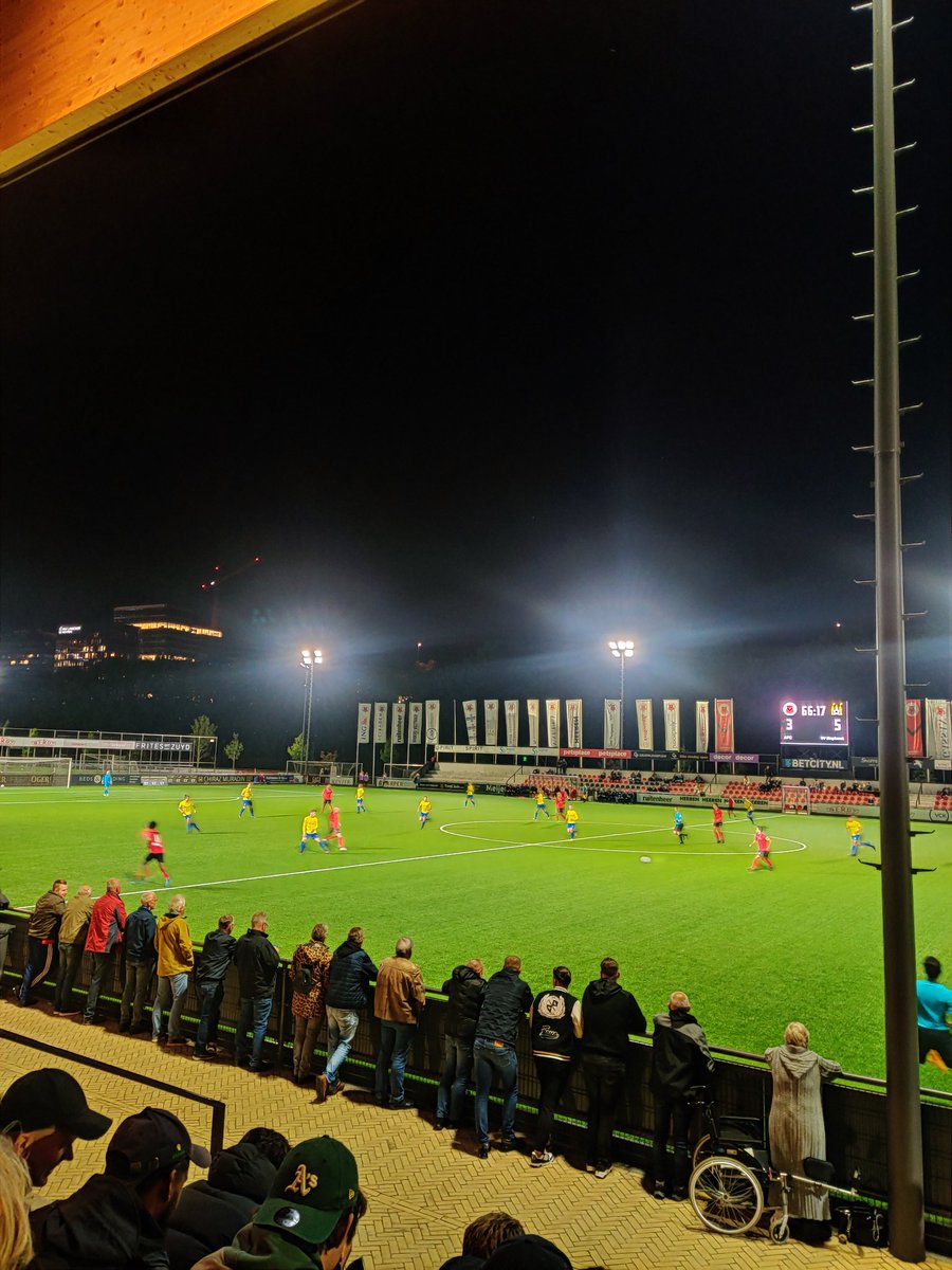 Na 15 minuten leek er met een 2-0 voorsprong geen vuiltje aan de lucht voor Tweede Divisionist <a href="/AFC_Amsterdam/">A.F.C. Amsterdam</a>. Derde Divisionist <a href="/vvstaphorst/">vv Staphorst</a> herstelde zich echter knap, knokte zich na een 4-4 eindstand en won zelfs nog na penalty's! Mooie bekeravond. #afcsta #knvbbeker