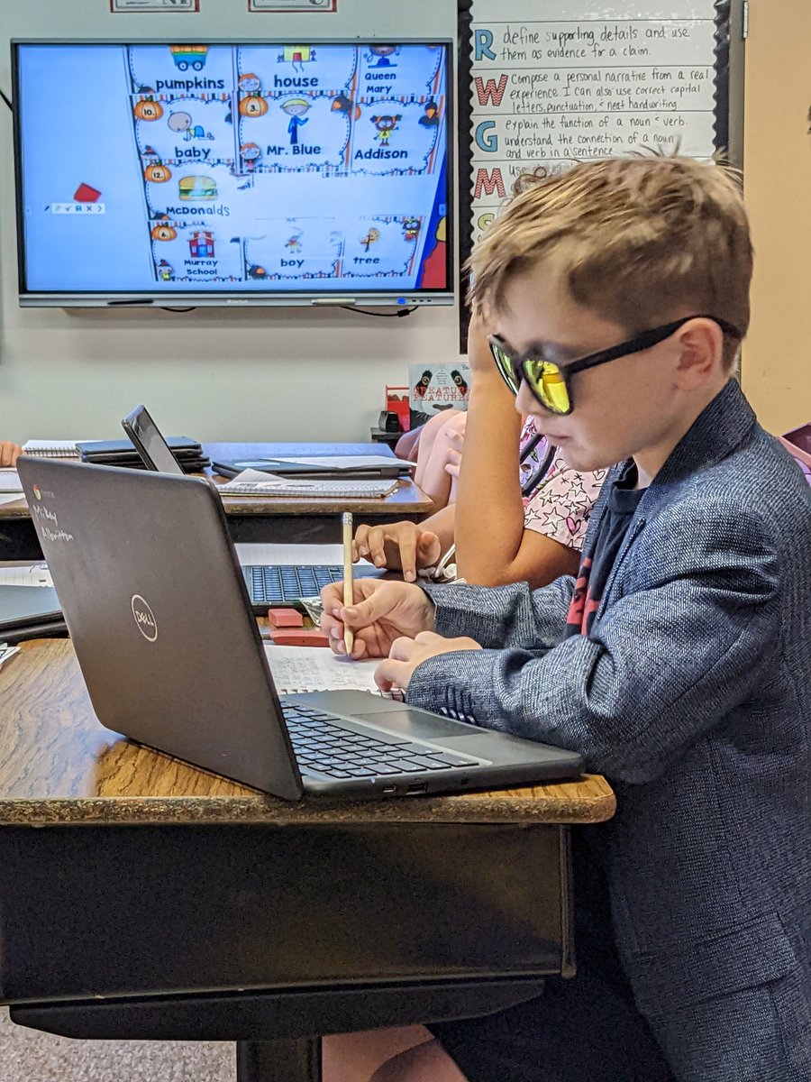 leanne_baird's tweet photo. Walk of Life Wednesday @NortonCougars so I had an FBI agent spying on me all day! @NortonElemMusic https://t.co/kFK1D58Qlo