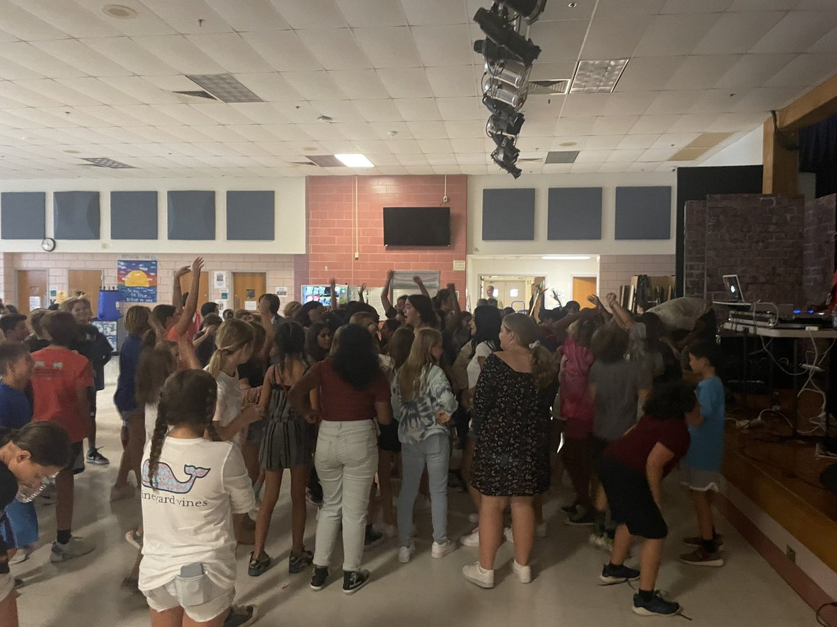 MsStreetRPMSAP's tweet photo. 6th graders are dancing it out! @RPMSPrincipal https://t.co/cybSwR8Te4