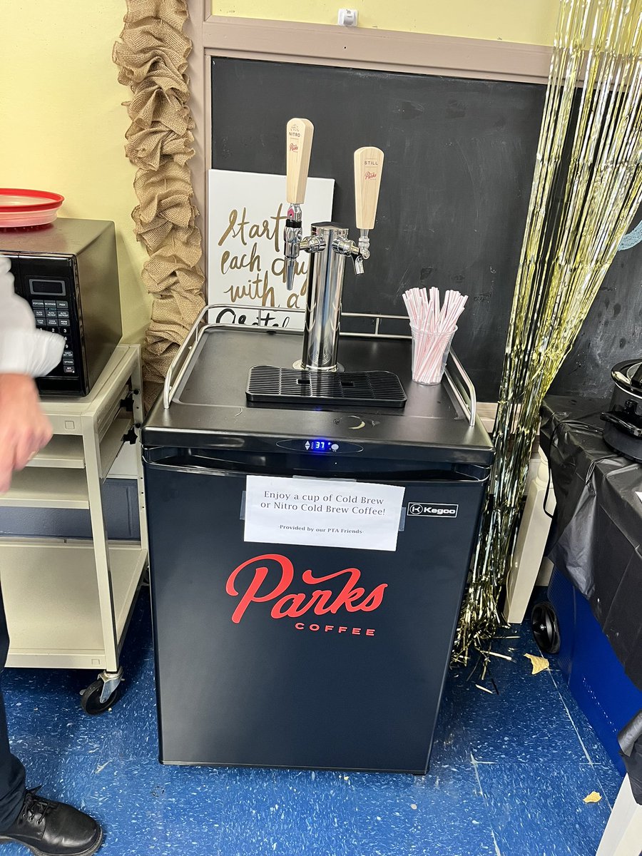 jeprincipal's tweet photo. When @DavidLe902 invites you to sample the @ParksCoffee nitro… you say yes! Thanks Northwood Hills PTA! https://t.co/kyiAfKA34e