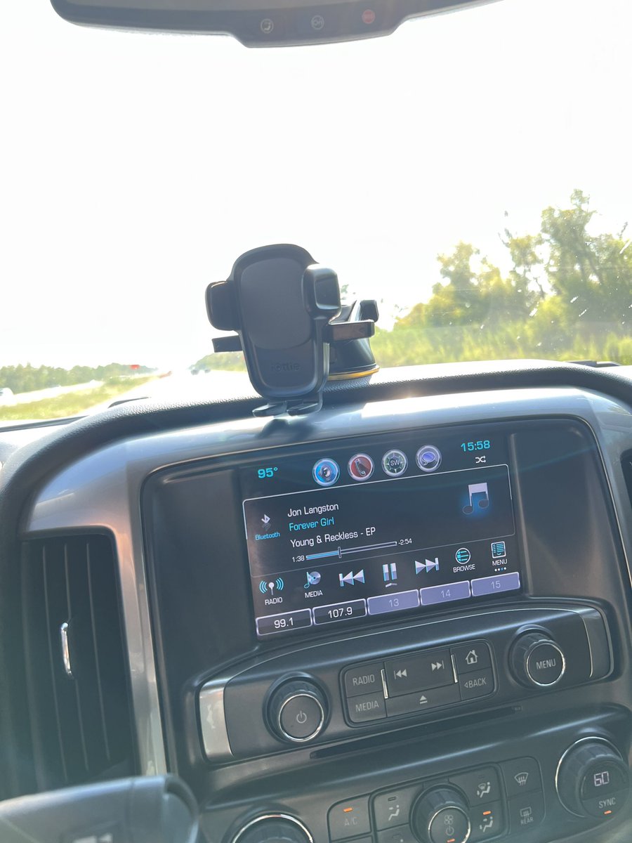 jaynicols9's tweet photo. Road trip playlist every single time @JonTLangston https://t.co/6dXUZXlZB5
