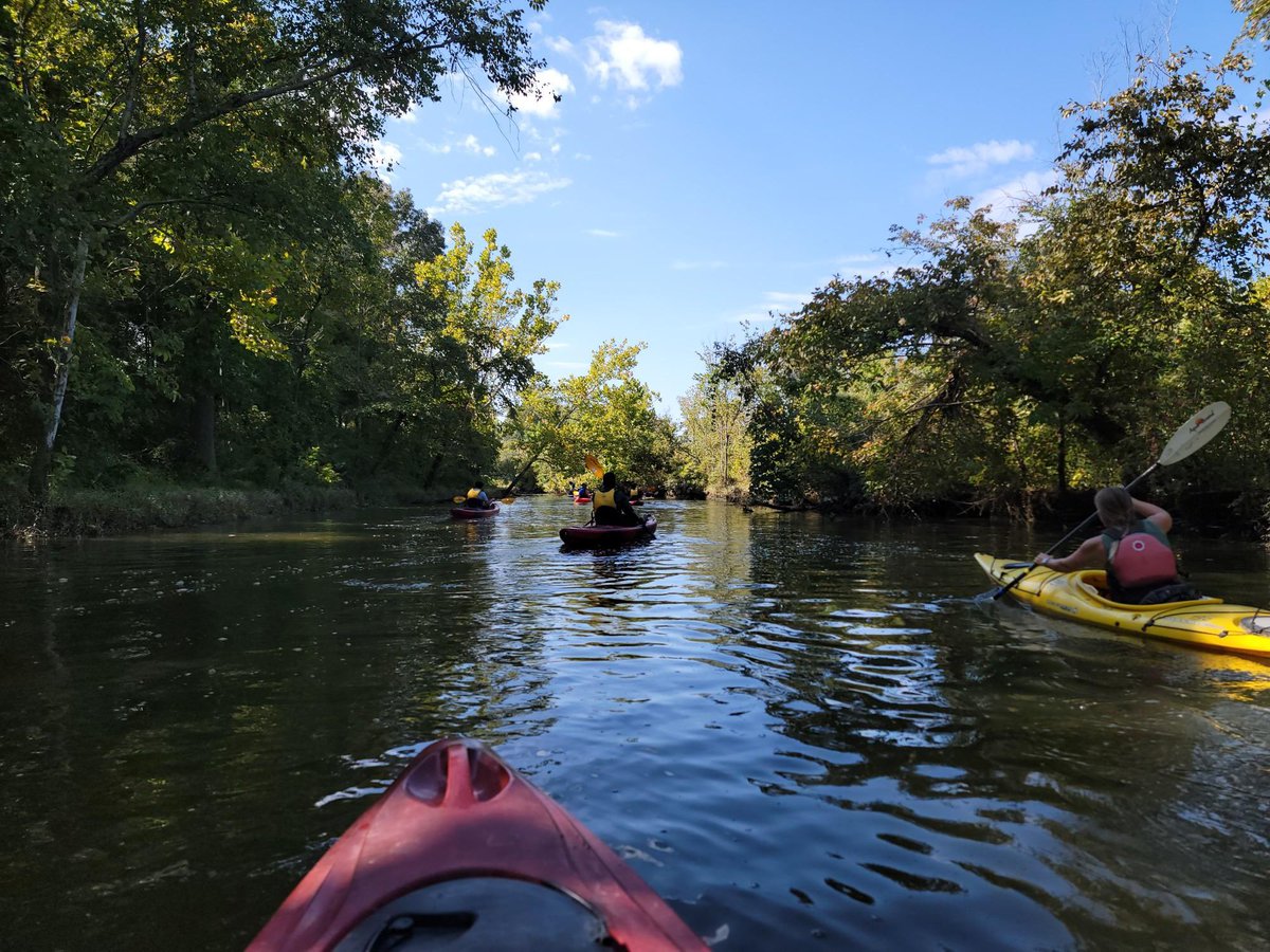 LCBirdHPE's tweet photo. Advanced PE and Fit for Life students enjoyed a fun field trip kayaking at Dutch Gap today 

@atblanton73 https://t.co/B2JF1OHo6m