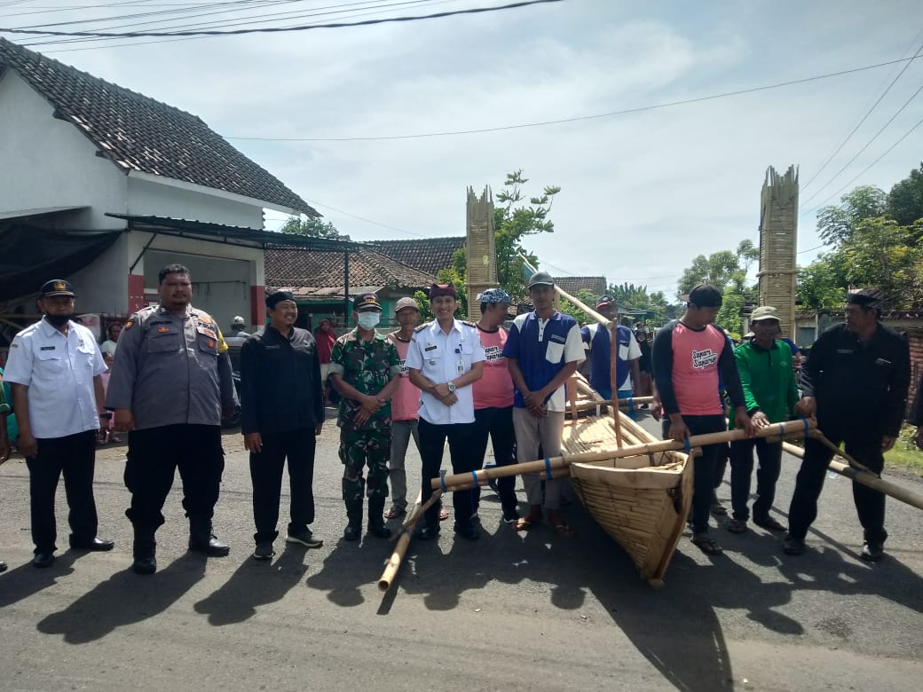 BIBINWIDIATMOKO's tweet image. Sapar Saparan desa Pondoknongko Kabat
Nyuri Nguri Ojo Kepaten Obor
@keckabat @banyuwangi_kab