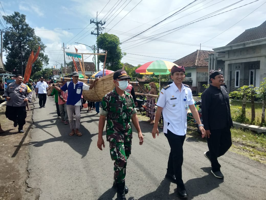 BIBINWIDIATMOKO's tweet image. Sapar Saparan desa Pondoknongko Kabat
Nyuri Nguri Ojo Kepaten Obor
@keckabat @banyuwangi_kab