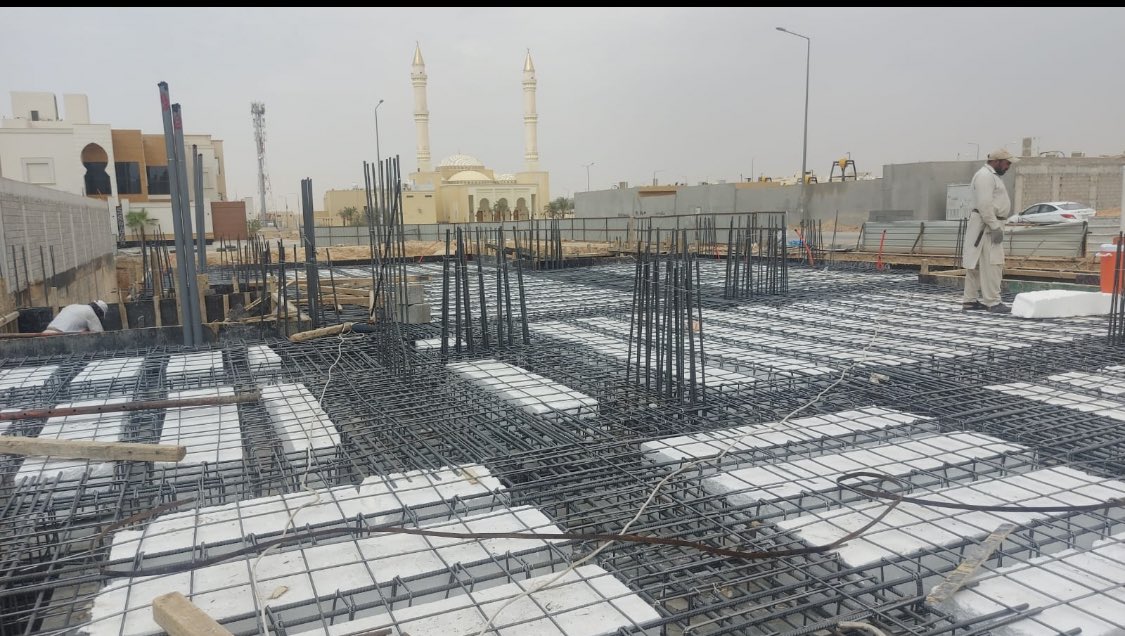 ضمن اعمال الاشراف .. استلام اعمال سقف القبو بإحدى الفلل بحي القيروان