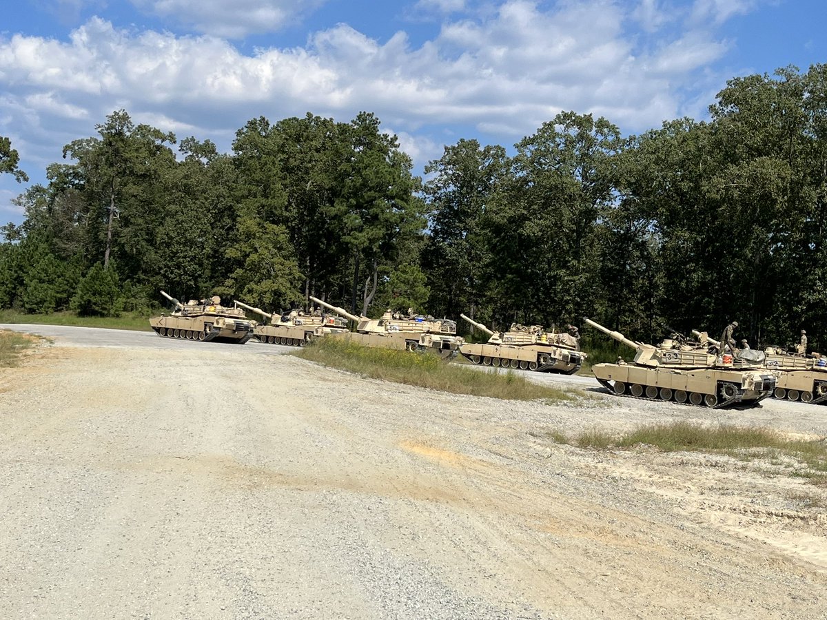 Great opportunity for Class 22-006 to hear from the @ChiefofArmor on becoming #ArmorReady during their FTX. Direct senior leadership engagement happens every day @FortBenning! @curtisbuzzard @199thLeaderBDE @ArmorSchool