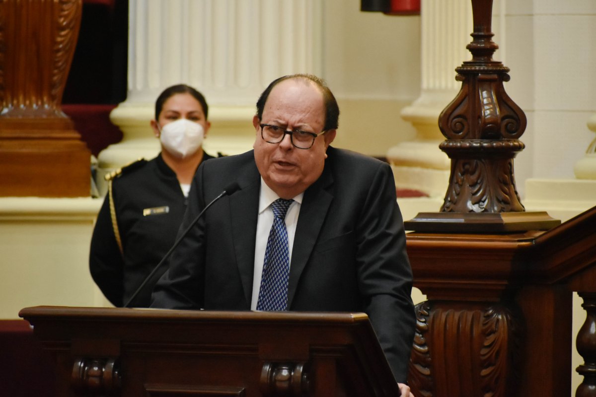 AlejoMunante's tweet photo. 📸 #Galería | Presentación de la moneda conmemorativa del Bicentenario del @congresoperu, junto al presidente del @bcrpoficial, Julio Velarde.
#BicentenarioCongreso #ConstruyendoDemocracia #20Set https://t.co/bxkgi7xo8G
