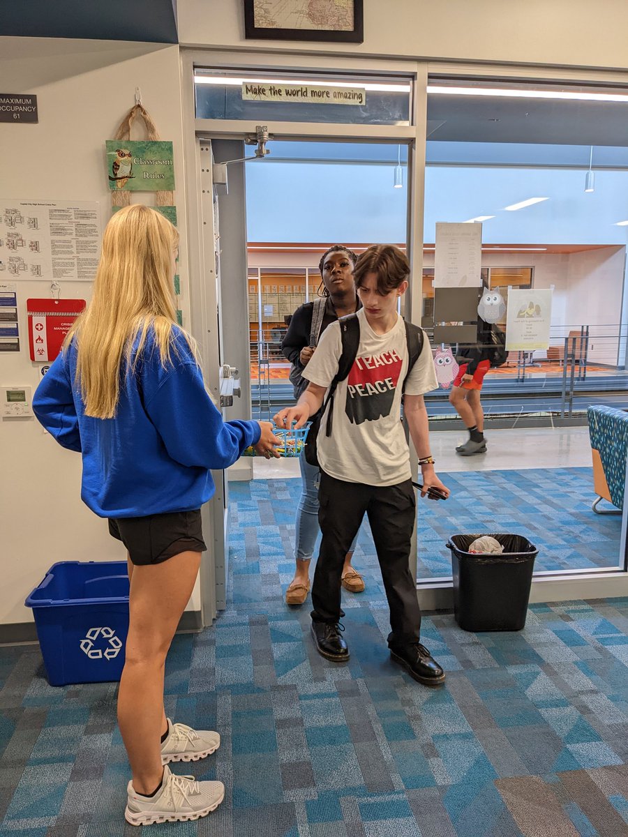 CapCityHarkins's tweet image. 6th hour World History got a treat for their test thanks to their amazing A+ tutor, Livy Sloan! She said she wanted to make test day a little less stressful for them. 😎
#awesometutor #capcitycavs