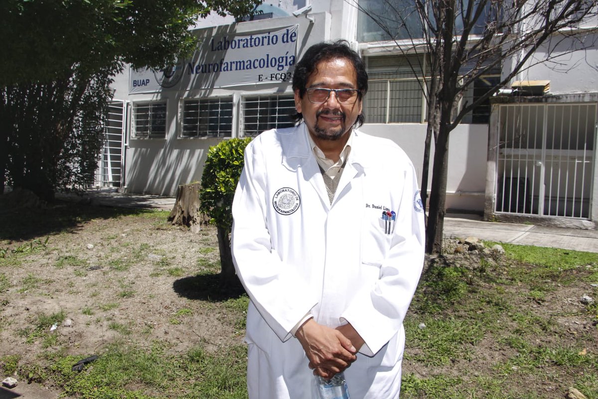 Milenio_Puebla's tweet photo. #Alzheimer ⚕️ En el laboratorio de Neurofarmacología de la BUAP, estudiantes de licenciatura, maestría y doctorado liderados por el Dr. Daniel Limón, realizan estudios para recabar datos del alzheimer y buscar alternativas. 
📸 @Isahmar_Torres 
📲 https://t.co/OVGIRKzigv https://t.co/BjlKCGu8ih