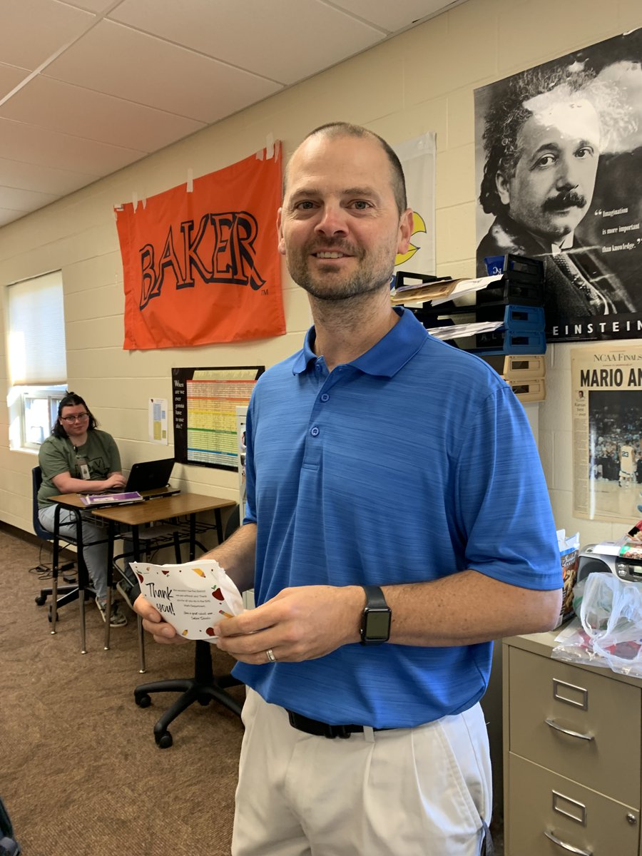 EudoraSchools's tweet photo. This morning our EHS Math team and our SROs received Gratitude Goodies! We can't thank you enough for all your work! #GratitudeGoodies #EudoraProud https://t.co/xIjzSyCcZM