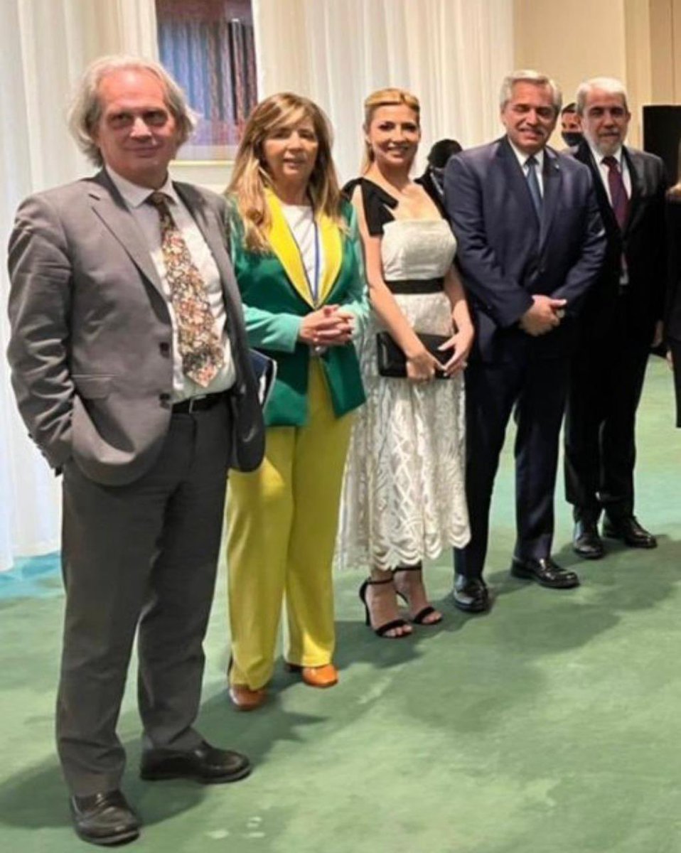 madorni's tweet photo. La ineficiencia en el gasto público: como parte integrante de la comitiva argentina que viajó a EEUU había una “asesora de vestuario”. Fin. https://t.co/tTzKN1dB4Z