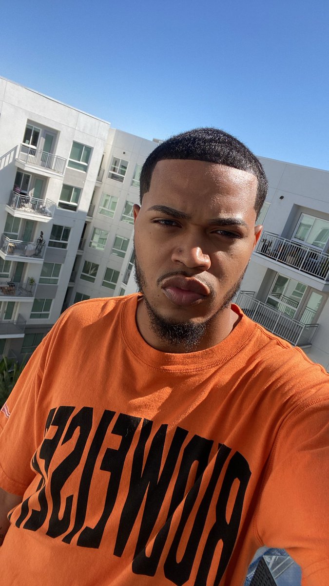 CertifiedDat's tweet photo. Light Bright Out This B**** https://t.co/ZZpN1E71JU