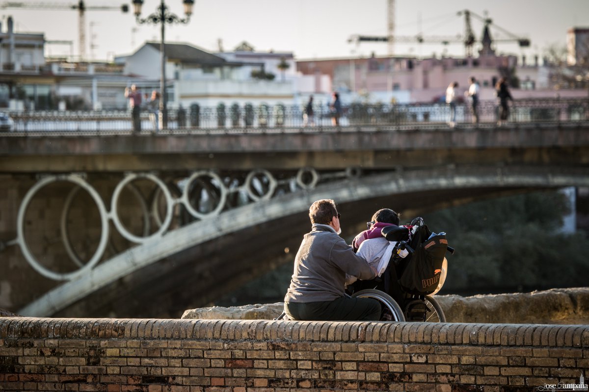 'Creo que, aunque no supieras quién soy, seguirías sabiendo que te quiero'

#Alzheimer #DiaMundialDelAlzheimer #Sevilla