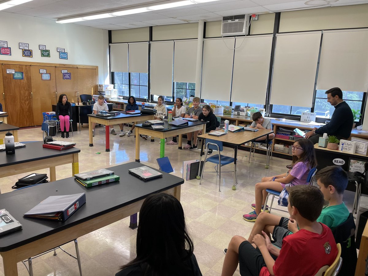 Loved watching Mr. Accovelli’s 7th graders have a morning meeting in Italian to practice their conversational skills! <a href="/EWSDWLENL/">East Williston UFSD World Languages & ENL</a> #ewlearns
