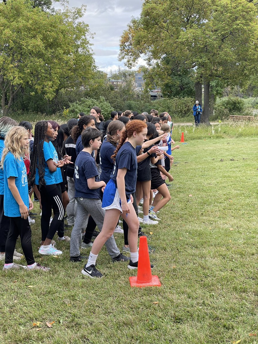 wpgchris's tweet image. Taking in the WSD Cross Country Race at Churchill Park. Grades 7-12 students from across the division are racing in 2.4km &amp;amp; 4.4km runs. Great work by staff and volunteers putting on this event. Congratulations to all the runners! #winnipegsd #wsdstudents