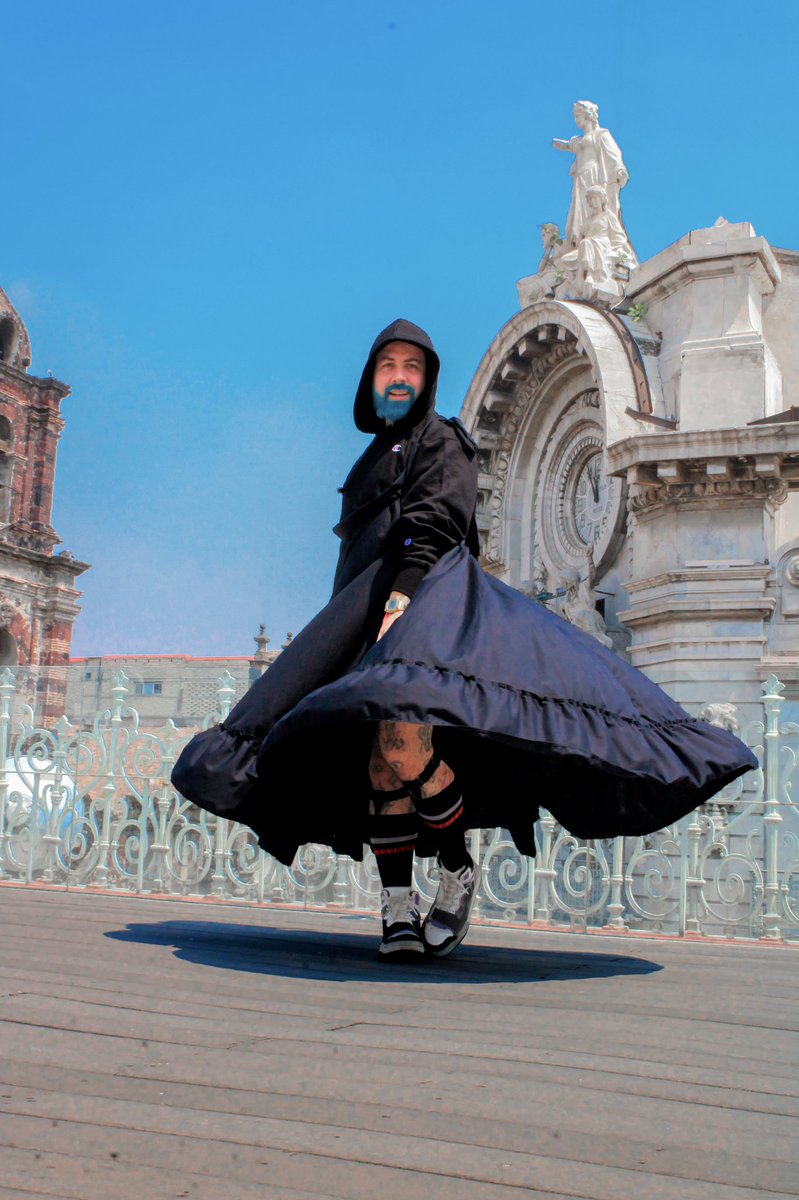 johnnycarmona's tweet photo. Para la revista #Prismaqueer David Alejandro @jacks_da en IG hizo estas fotos conmigo en el museo del Estanquillo y en las calles aledañas, una sudadera y una falda de danza regional y nos la pasamos Incre!! https://t.co/oiE4nJ5KZI