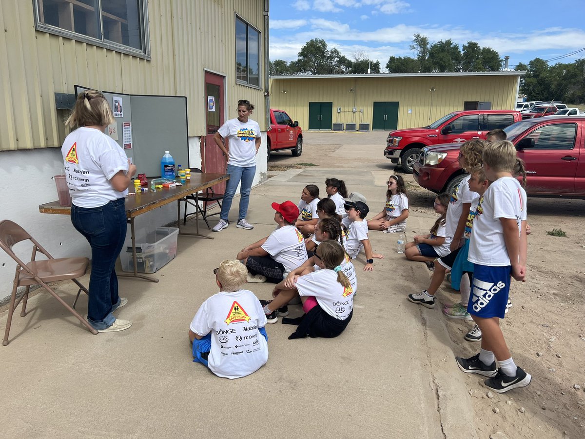 kwitthuhn303's tweet photo. Pretty awesome day at Ag Day in Jetmore!! The kids all had a blast! @USD303 https://t.co/IlsRlrNaaZ
