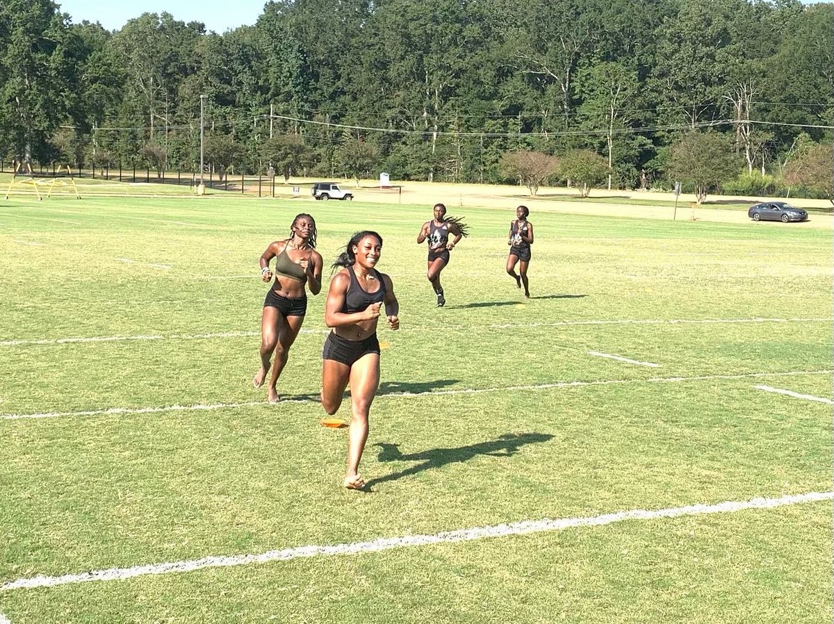 Coach_3906's tweet photo. Grass Runs today!!!!!
@HCCTrackField
#trusttheprocess
#theprocessworks https://t.co/KDp2Bl8Dwi