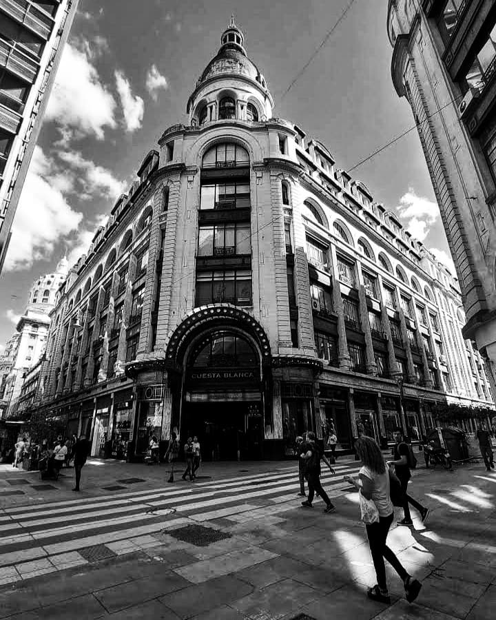 RGrufotografia's tweet photo. Rincones porteños 

#Street #Architecture #Black #Building #City #Outdoors #Road #Monochrome #photo #photography #blackand_white_photography #buenos_aires #argentina #city #photographer #people https://t.co/BBtrXa4eW0