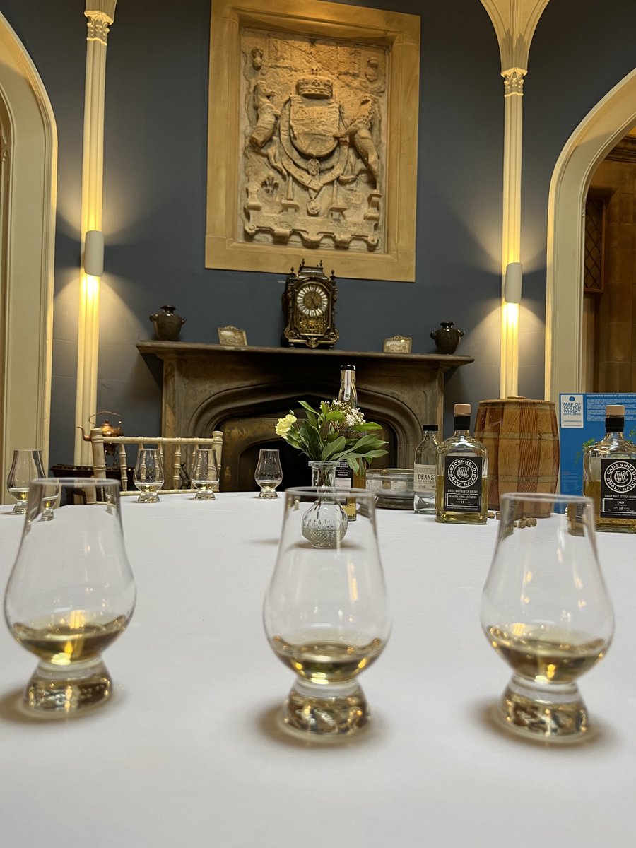 Kenscotguide's tweet image. #wintoncastle #whiskytasting a great whisky Tasting with some Norwegian Guests #wintoncastle it’s the place to be 👍🥃