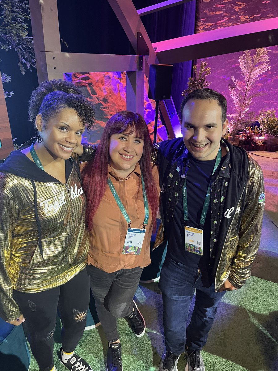 Things got ✨sparkly ✨in the @trailhead theater #DF22 

So much awesome knowledge dropped by @TechieZach & @MarquitaSidibe in a #lifewithgoldie panel led by phenomenal host @sashamilam