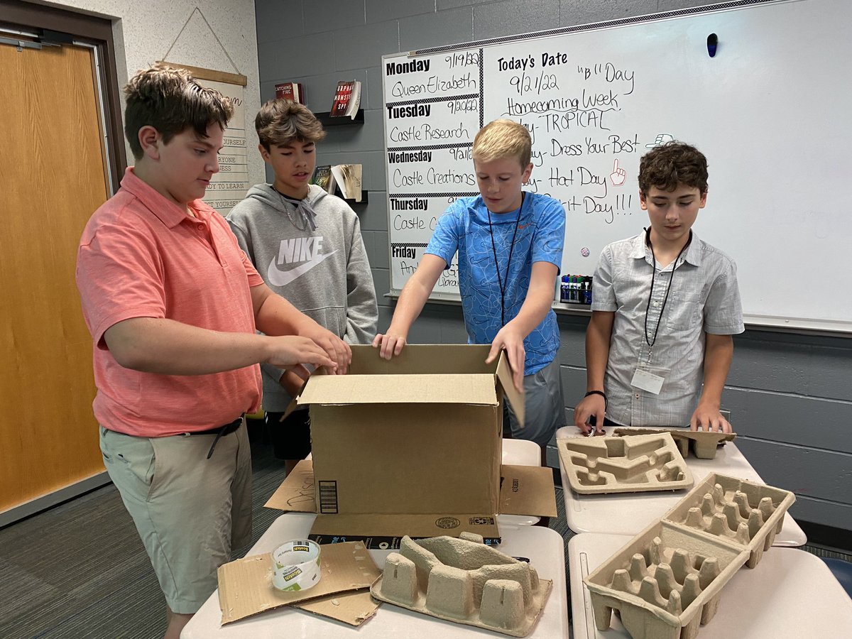 EGFAdamsApples's tweet photo. Castle Creations…Can’t wait to see the final product tomorrow! #cmspride #egfpride #egfcms #creativekids #teamwork #7thgradeela https://t.co/VwpZU7sudV