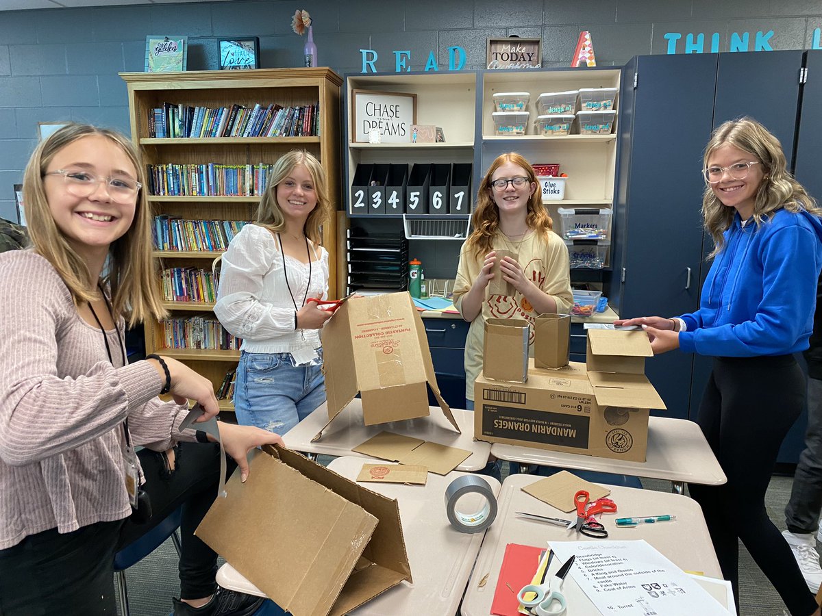 EGFAdamsApples's tweet photo. Castle Creations…Can’t wait to see the final product tomorrow! #cmspride #egfpride #egfcms #creativekids #teamwork #7thgradeela https://t.co/VwpZU7sudV