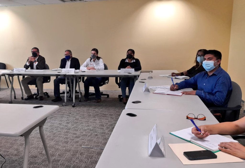 COESFO_GobOax's tweet photo. Personal de la @COESFO_GobOax participó en la segunda Sesion Ordinaria de Junta Directiva de la @PROPAEO_OAX. Donde se presentarón las actividades realizadas por la procuraduría. Paraticiparon @SEMAEDESO @SEFINGobOax @SCTG_GobO entre otras dependencias. https://t.co/Siw7d1iTtp