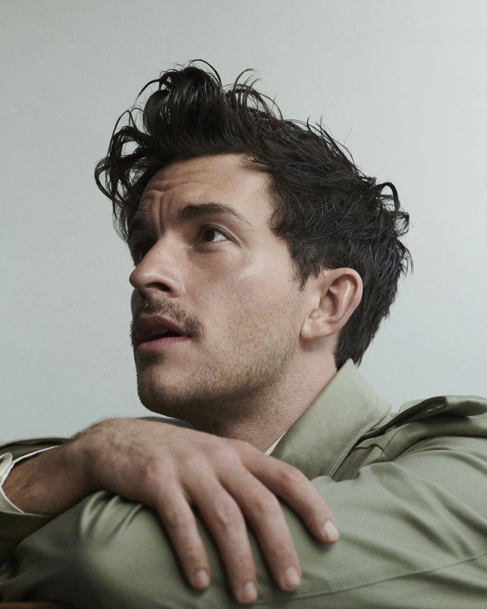 BwayMeme's tweet photo. 🚨 OFICIALIZOU! 

Jonathan Bailey será Fiyero nos filmes de 'Wicked'. https://t.co/zSWY6Krjjz
