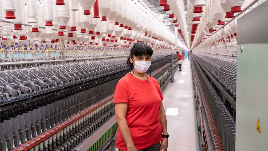 GabyPedrali's tweet photo. Hoy también visitamos la empresa textil #Ritex donde dejamos inaugurada la ampliación de la planta con la puesta en funcionamiento de una nueva hilandería que brinda trabajo a 150 riojanos/as más.
Más inversión, trabajo, producción nacional y desarrollo para La Rioja y el país.✌️ https://t.co/KODf1Y1b9S