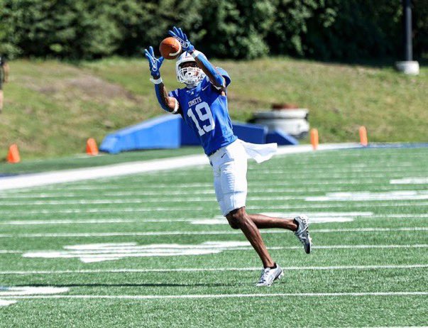 CoachJDiazMC's tweet photo. Big shoutout to @MC_Raiders alum @reececsmith @MCXCandTrack who had another big night catching 4 passes for 110yds n 1 TD for 40yds, leading @mayville_FB to a 28-17 win over @PCSaintFootball  @oakparkfootball @CoachStuMC @holly_coach @Jstu082 @EvanYabu @MathisGaius @YACFoundation https://t.co/B7U9QXmBbJ