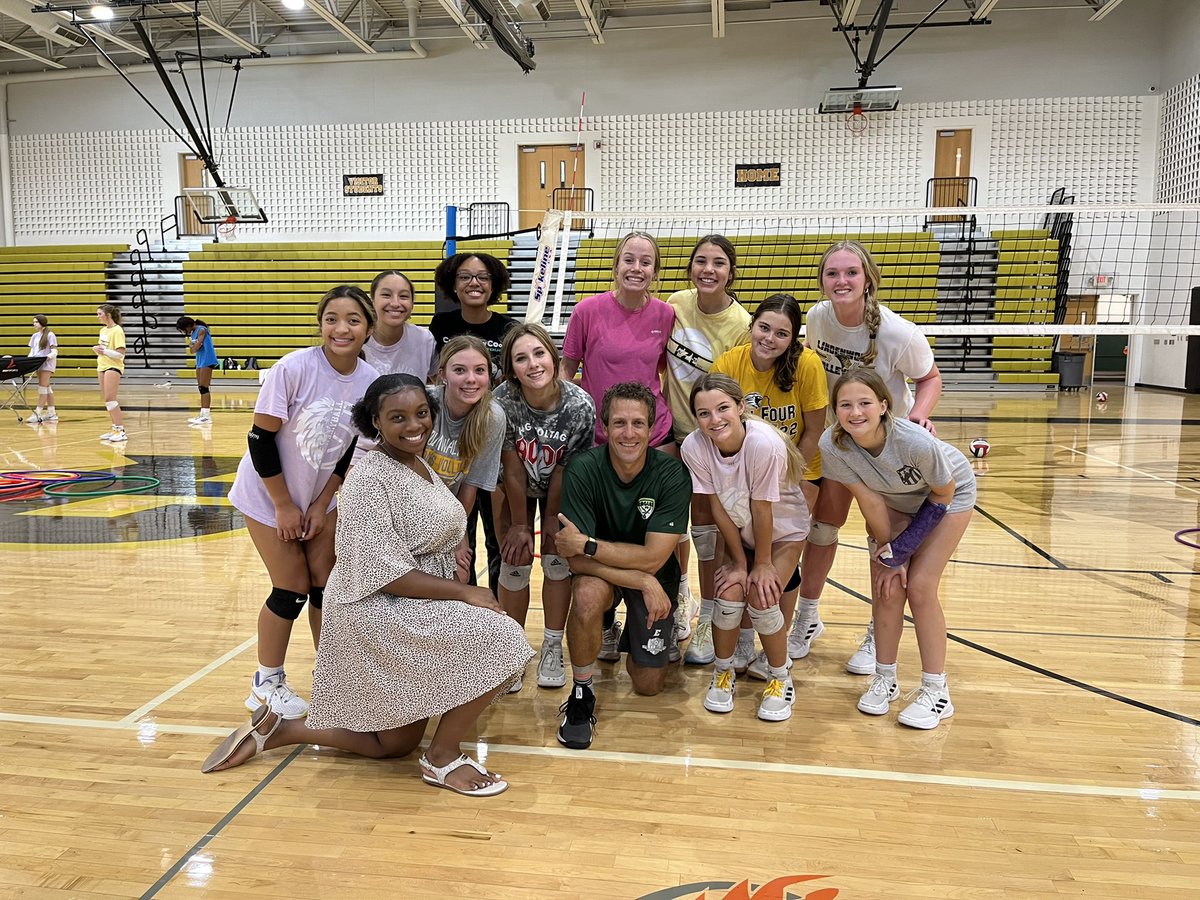 Had a ton of fun learning how to pass, set, and hit! Thanks to <a href="/FZEVolleyball/">FZE Volleyball Programs</a> for letting me in on the action! #manyprogramsonepridE