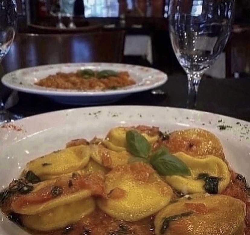 LaCasonaDFlores's tweet photo. Sorrentinos Cuatro Quesos con Salsa Capresse 
Disfrutá el Show De Pastas de La Casona de Flores 
Av.Avellaneda 1899
Salones Climatizados 
Reservas 📞4632-1060
Whatsapp 11-5667-4097
#pastas #pastascaseras #resto #trattoria #sorrentinos #cuatroquesos #capresse https://t.co/C50Fs0MFTN