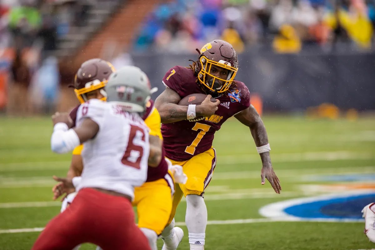 Daniel Swinney (@danielswinney8) on Twitter photo I am blessed to receive an offer from the University of Central Michigan <a href="/CoachPPetrino/">Paul Petrino</a> <a href="/CMU_Football/">Central Michigan Football</a> <a href="/PTP_Sports/">P2P Sports Academy©</a> <a href="/LMHSCoachWolfe/">Coach Wolfe</a> I am blessed to receive an offer from the University of Central Michigan <a href="/CoachPPetrino/">Paul Petrino</a> <a href="/CMU_Football/">Central Michigan Football</a> <a href="/PTP_Sports/">P2P Sports Academy©</a> <a href="/LMHSCoachWolfe/">Coach Wolfe</a>