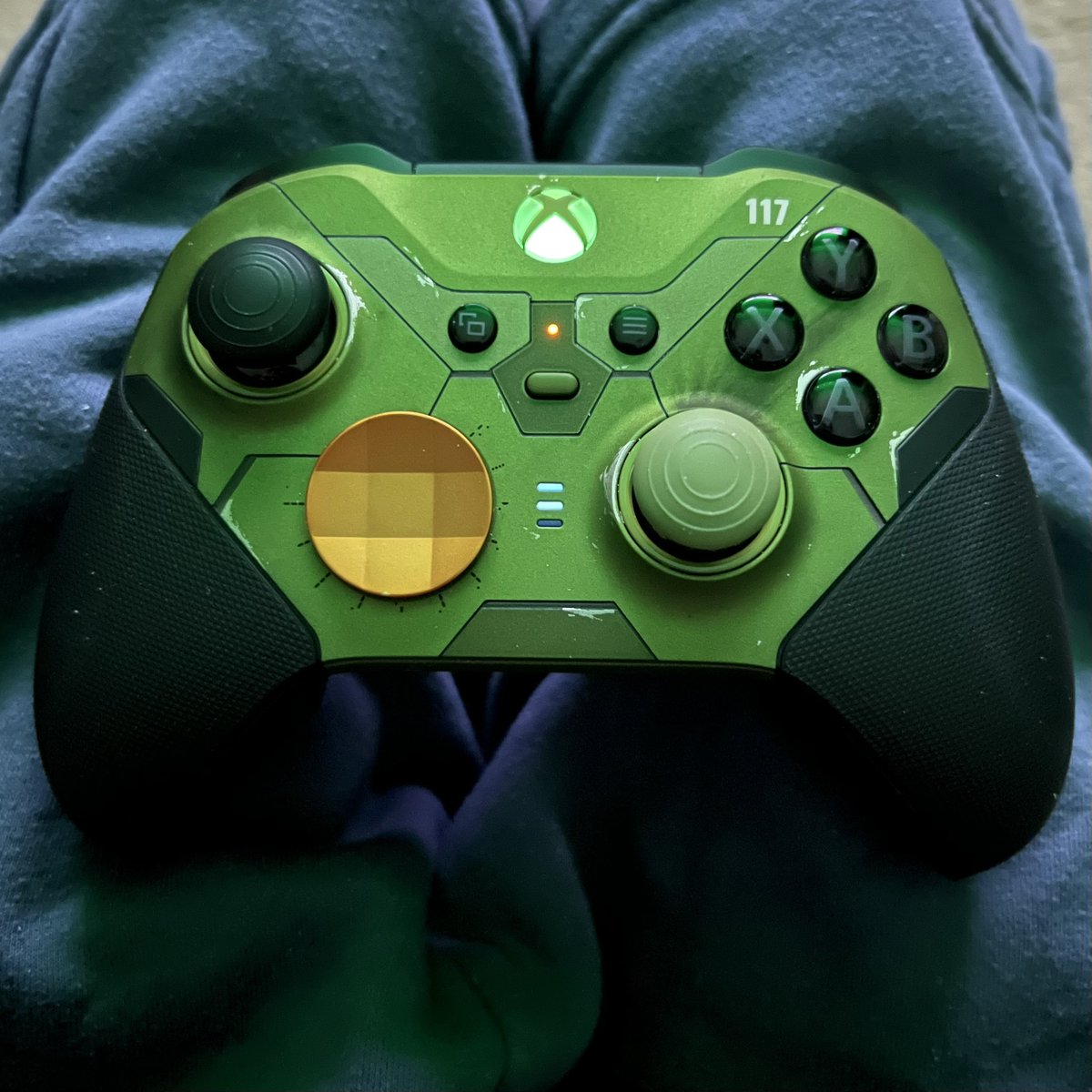 IXPhantomKingXI's tweet image. Xbox finally updated the console to unlock color settings for the Elite Series 2 controller light! People figured out you could do this on PC before, but it’s cool everyone can do it on console now!

#XboxEliteSeries2Controller #EliteSeries2 #Xbox