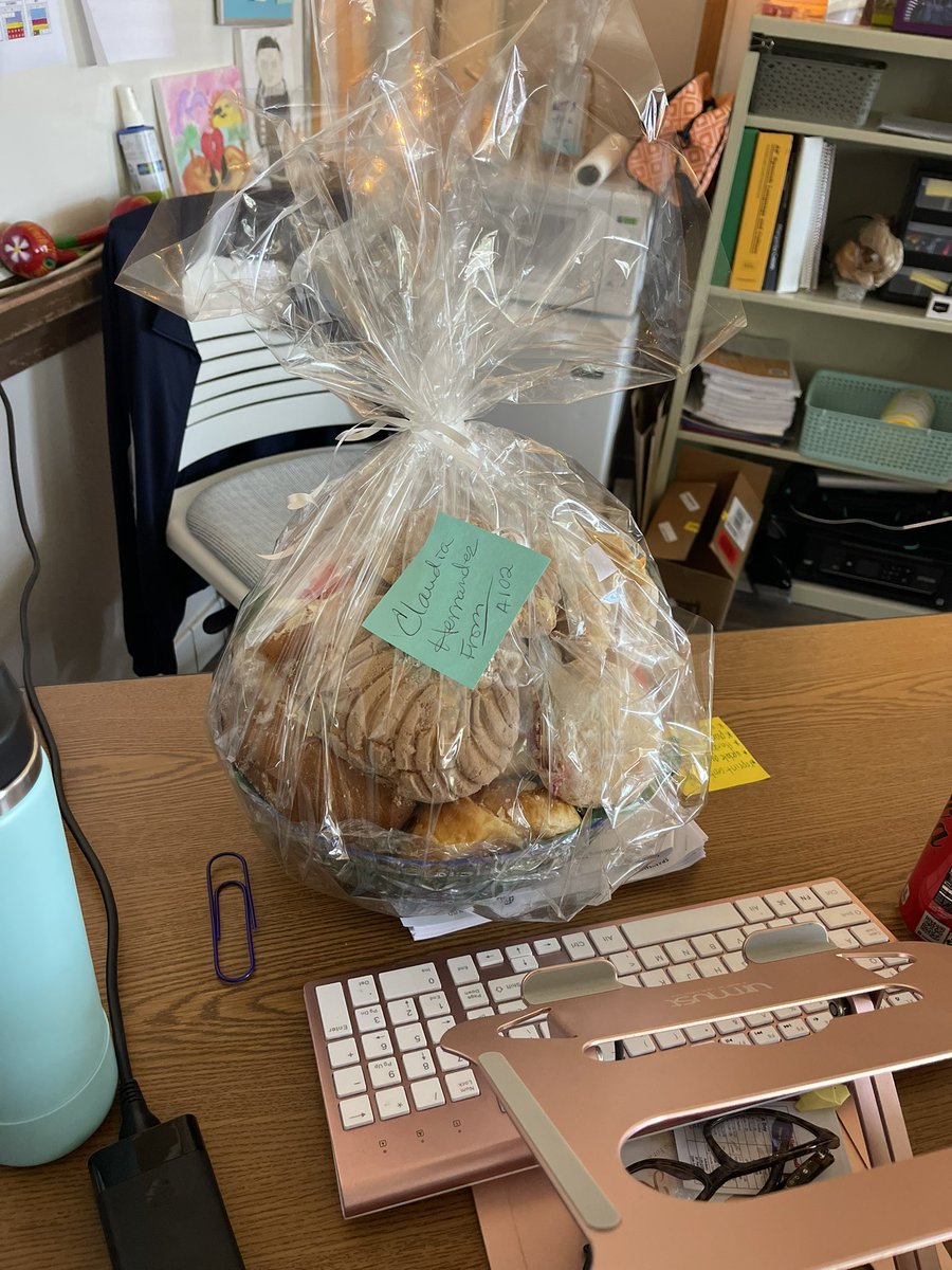 mayasnz's tweet photo. @LakeHighlandsJH parents are the sweetest! Pan dulce for teachers! #LHJHcelebratesHispanicHeritage @mrrustin https://t.co/xOM1RzKLOZ