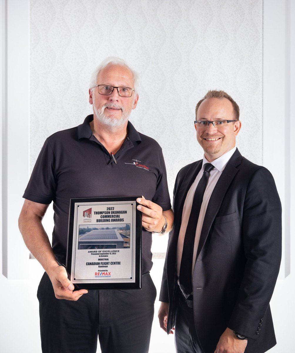 kmclaughlinCCIM's tweet photo. Kris McLaughlin, PREC, CCIM of the #MCLRealEstateGroup presents the 2022 Thompson Okanagan Commercial Award of Excellence for Industrial, sponsored by #remaxcommercial to Peter Schlieck, CEO of #CanadianFlightCentre of Kamloops. https://t.co/ZweelQV16y